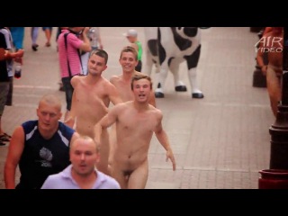 funny.. naked along the arbat